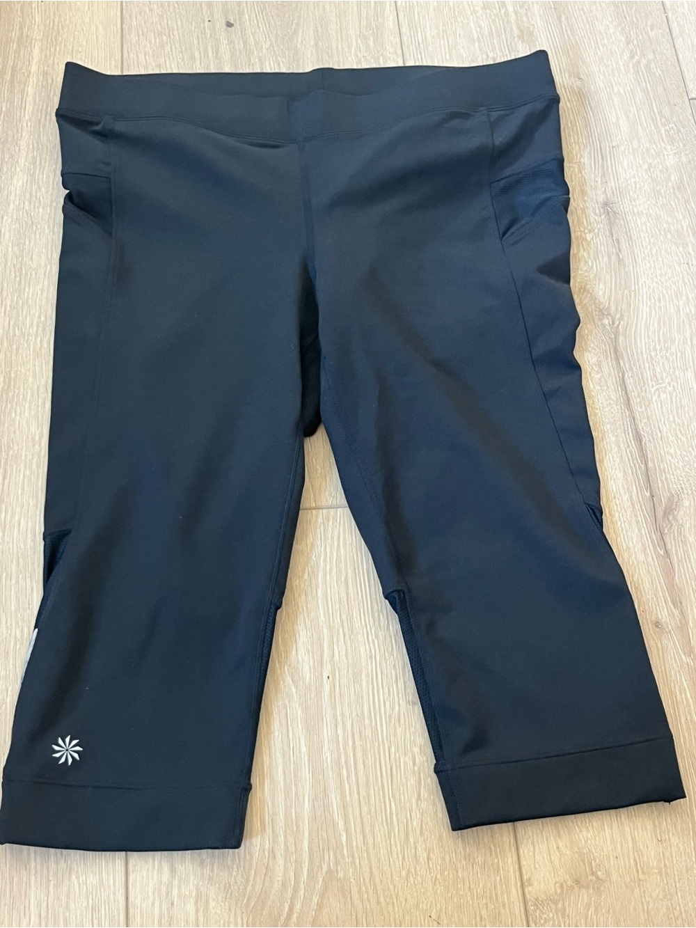 Athleta Black Athletic Capris with Side Pockets Large Size L Mesh